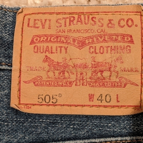 LEVI 505 Size 40 Medium Wash Jean Shorts 10" Inseam - Picture 3 of 4